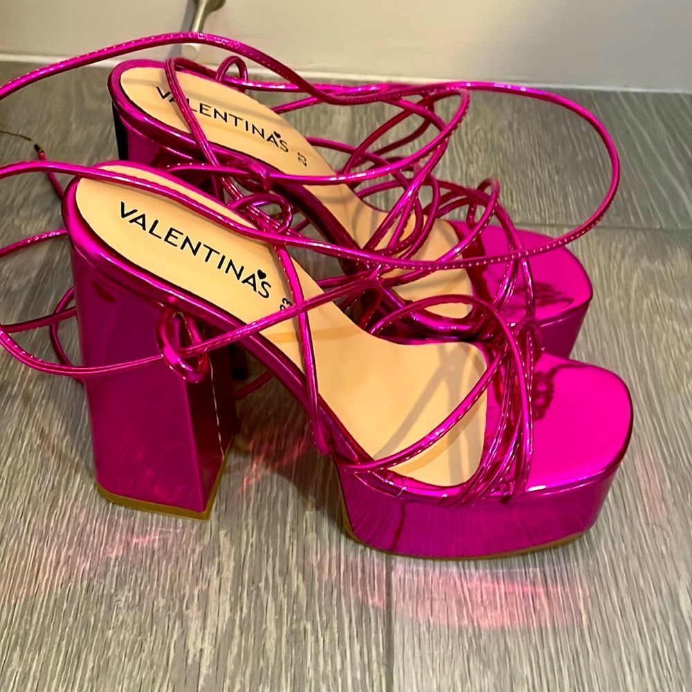 Beautiful metallic platform fuisca  heels 👠